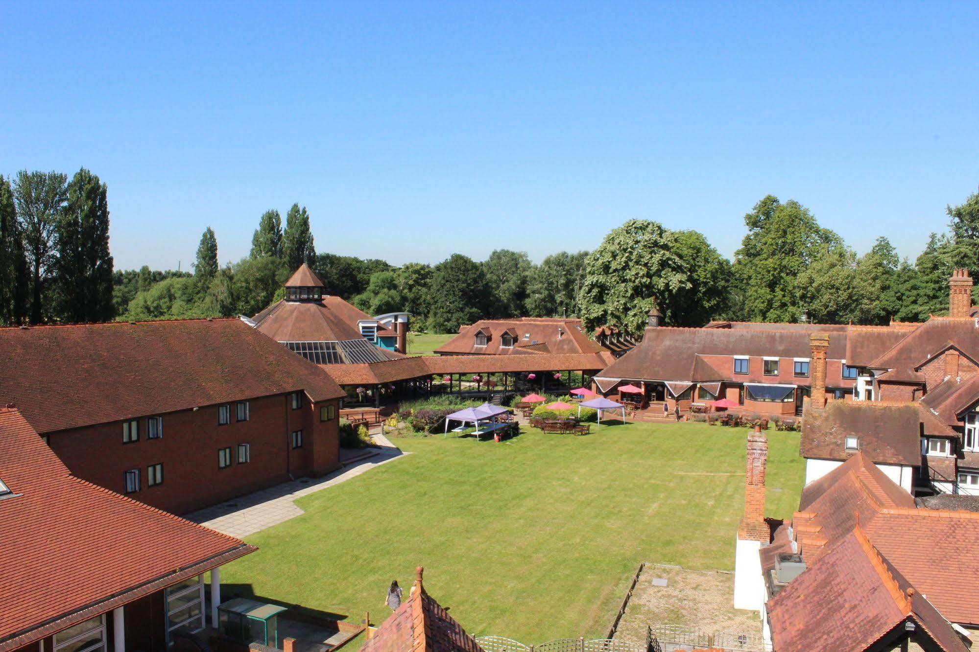 Hotel Cim Business Centre Maidenhead Exterior foto